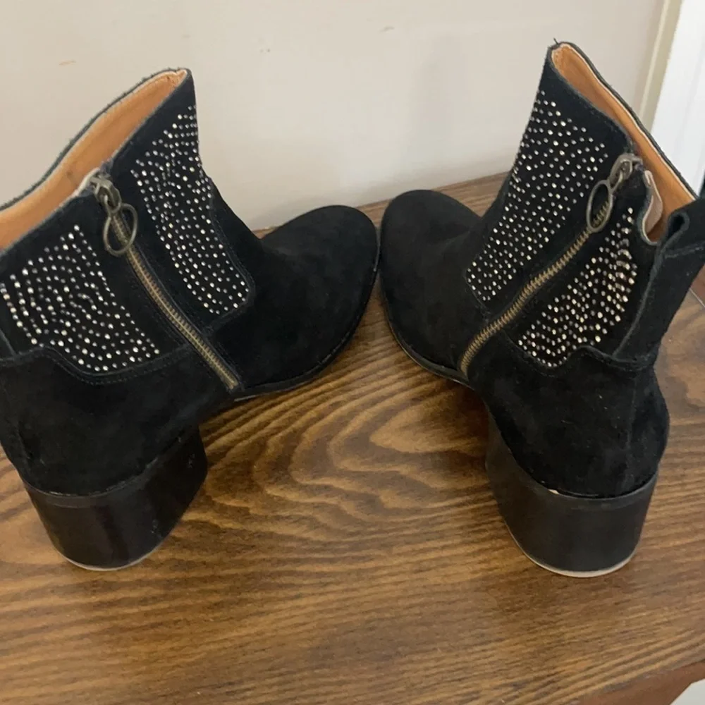 Latigo Dosa Black Suede Studded Booties